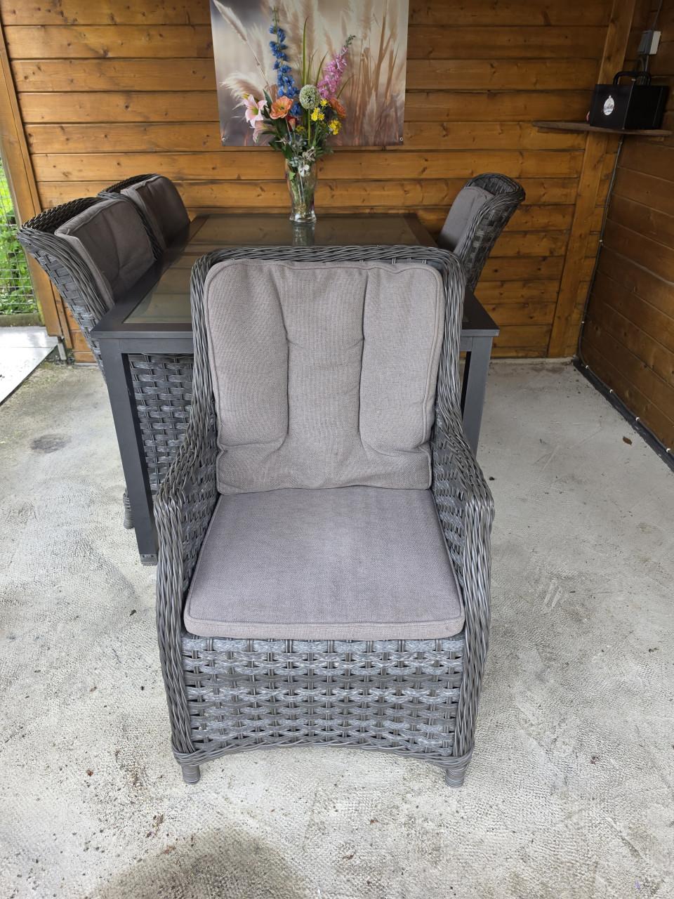 Loungebank en loungeset te koop! prijzen per set in beschrijving