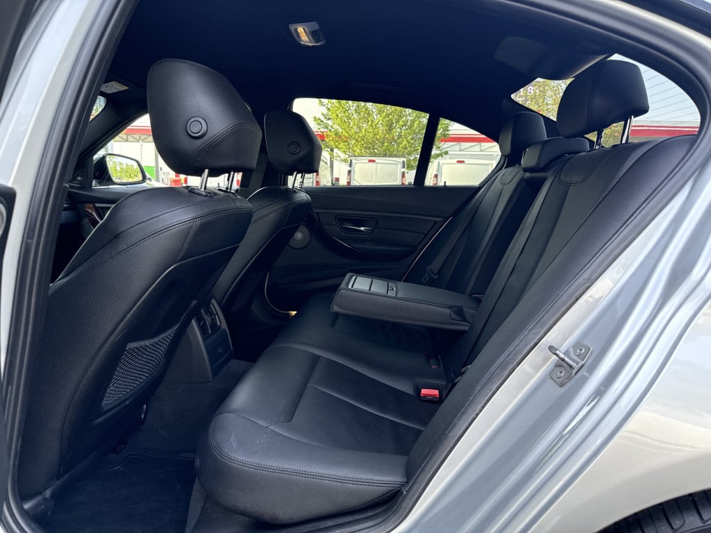 BMW 3-serie 320i high executive m sport | nl-auto | dealer ond. | m perform
