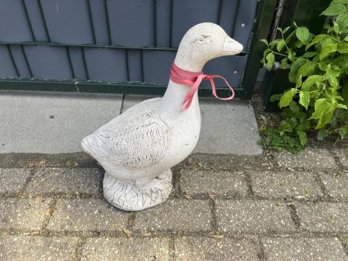 Gans als tuinbeeld, materiaal beton