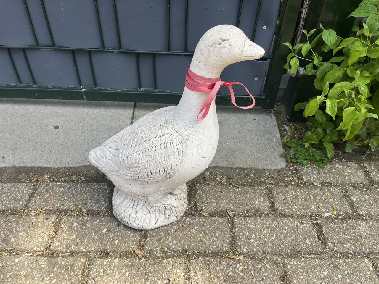 Gans als tuinbeeld, materiaal beton