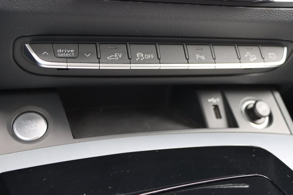 Audi Q5 55 tfsi e quattro s edition competition 367pk
