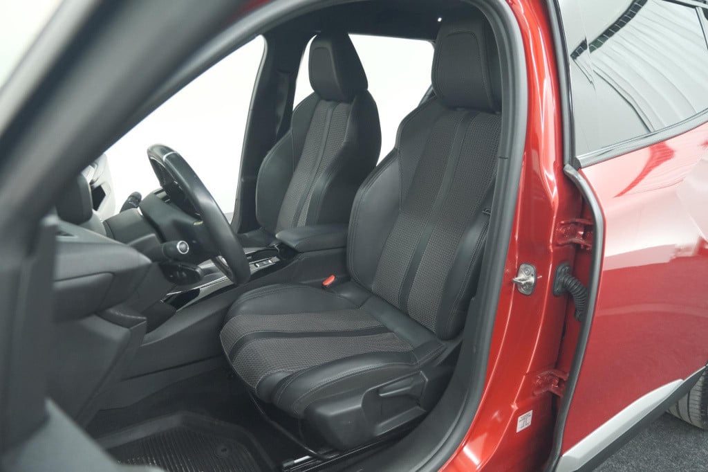 Peugeot 2008 puretech 130 gt-line | trekhaak | camera | apple carplay | par