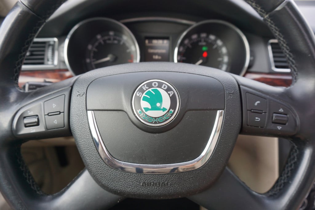 Skoda Superb combi 3.6 fsi elegance 4x4 business line automaat - climate / 