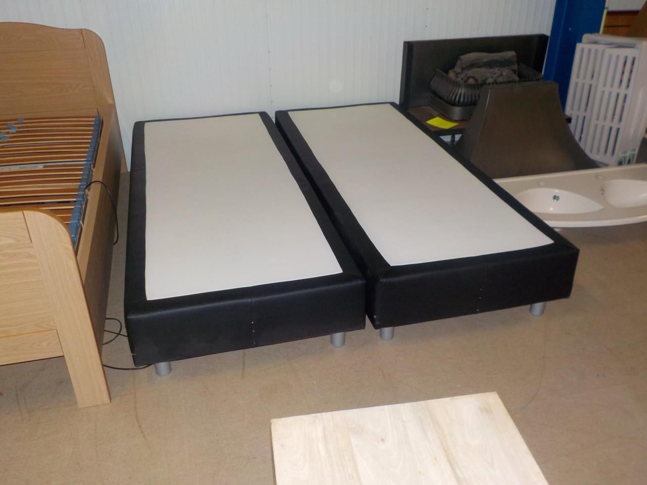 2 boxspringen + 2 matrassen in goede staat 80 x 200 cm 135 euro