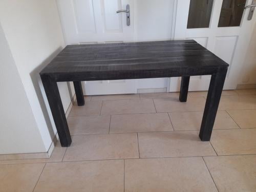 Massief Mango houten tafel 80 x 140 x 77H  (in goede nette staat )