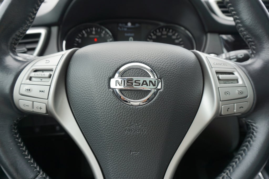 Nissan Qashqai 1.2 tekna + climate / navi / cruise / elektr. ramen / pano. 