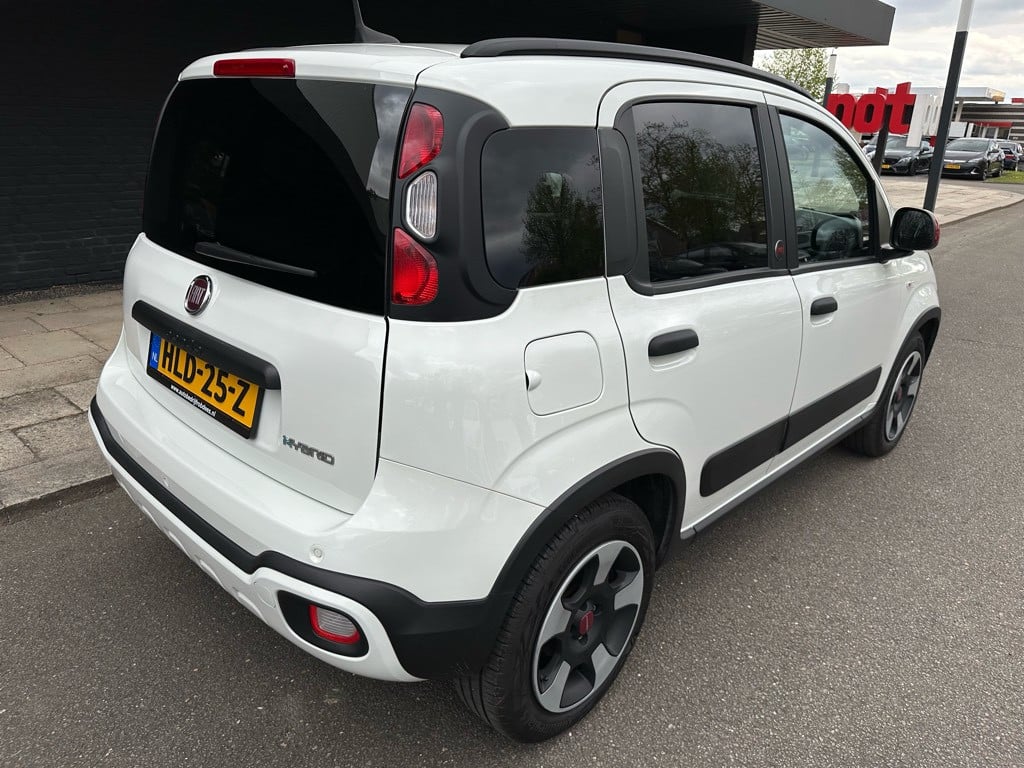 Fiat Panda 1.0 hybrid red cross hybrid // nieuwstaat // 17.000km //