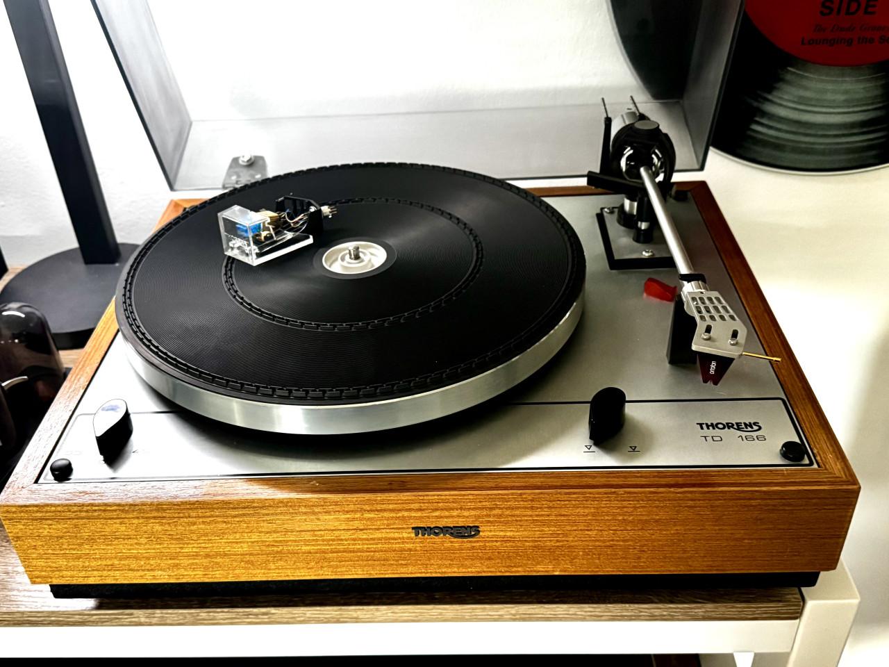 Thorens TD166 draaitafel met z.g.a.n. Ortofon Red element