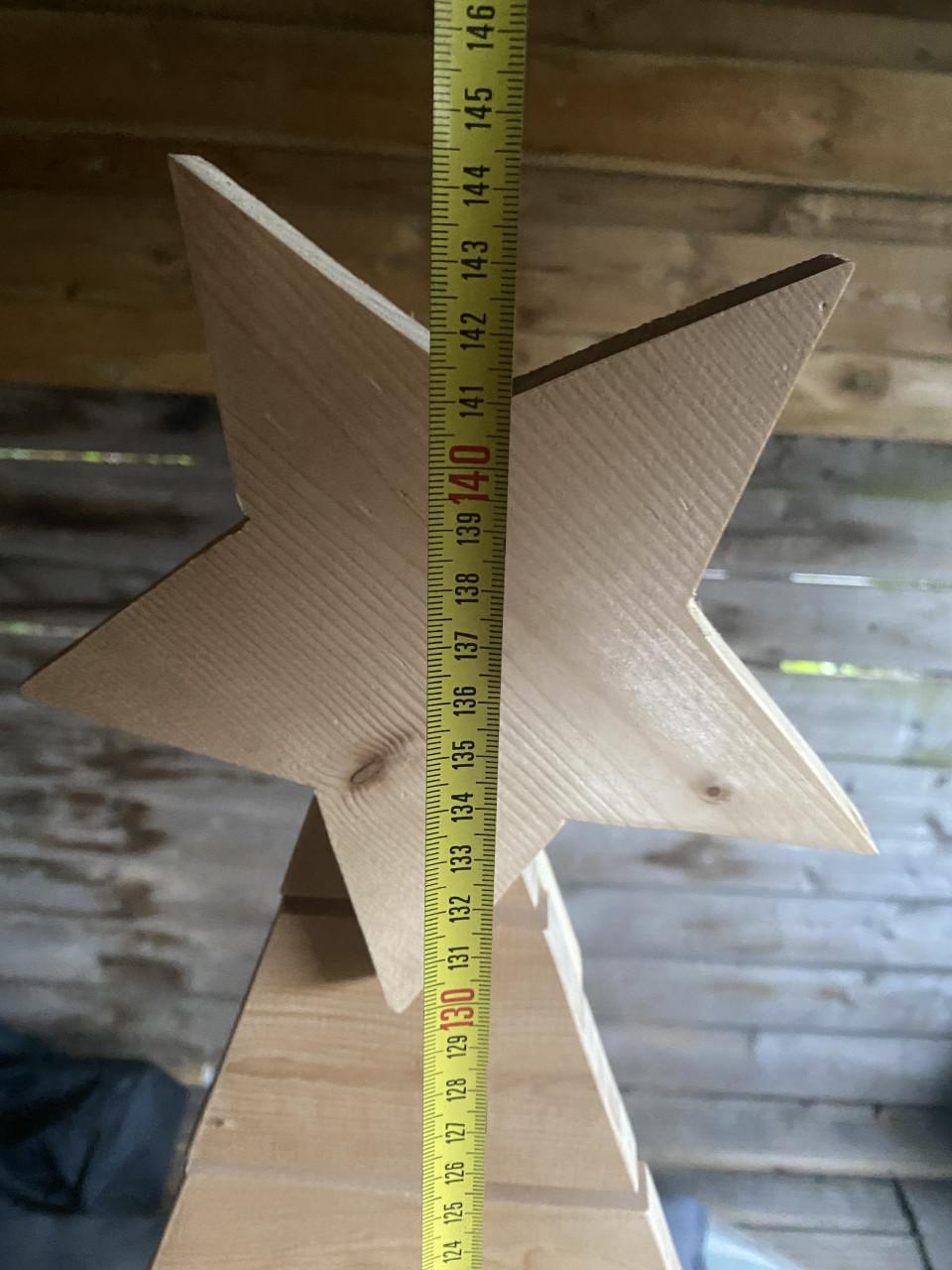Houten kerstboom en paasei hand gemaakt