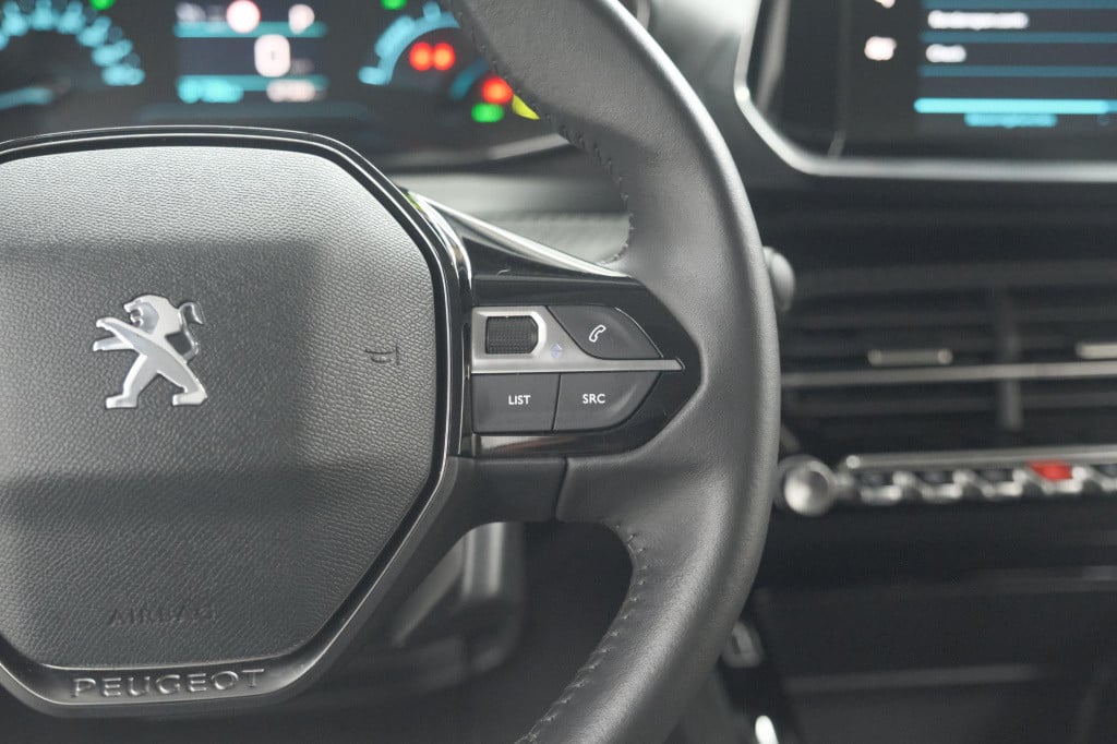 Peugeot E-2008 ev active 50 kwh | camera | navigatie | climate control | ap