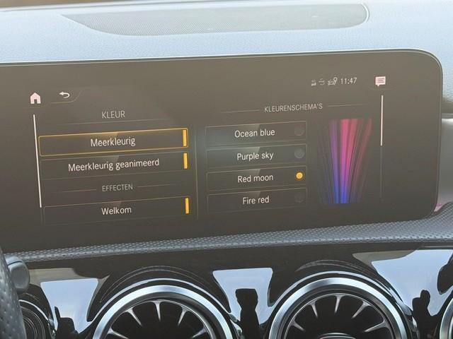 Mercedes-Benz A-Klasse 180 business solution amg l panoramadak l sfeerverli