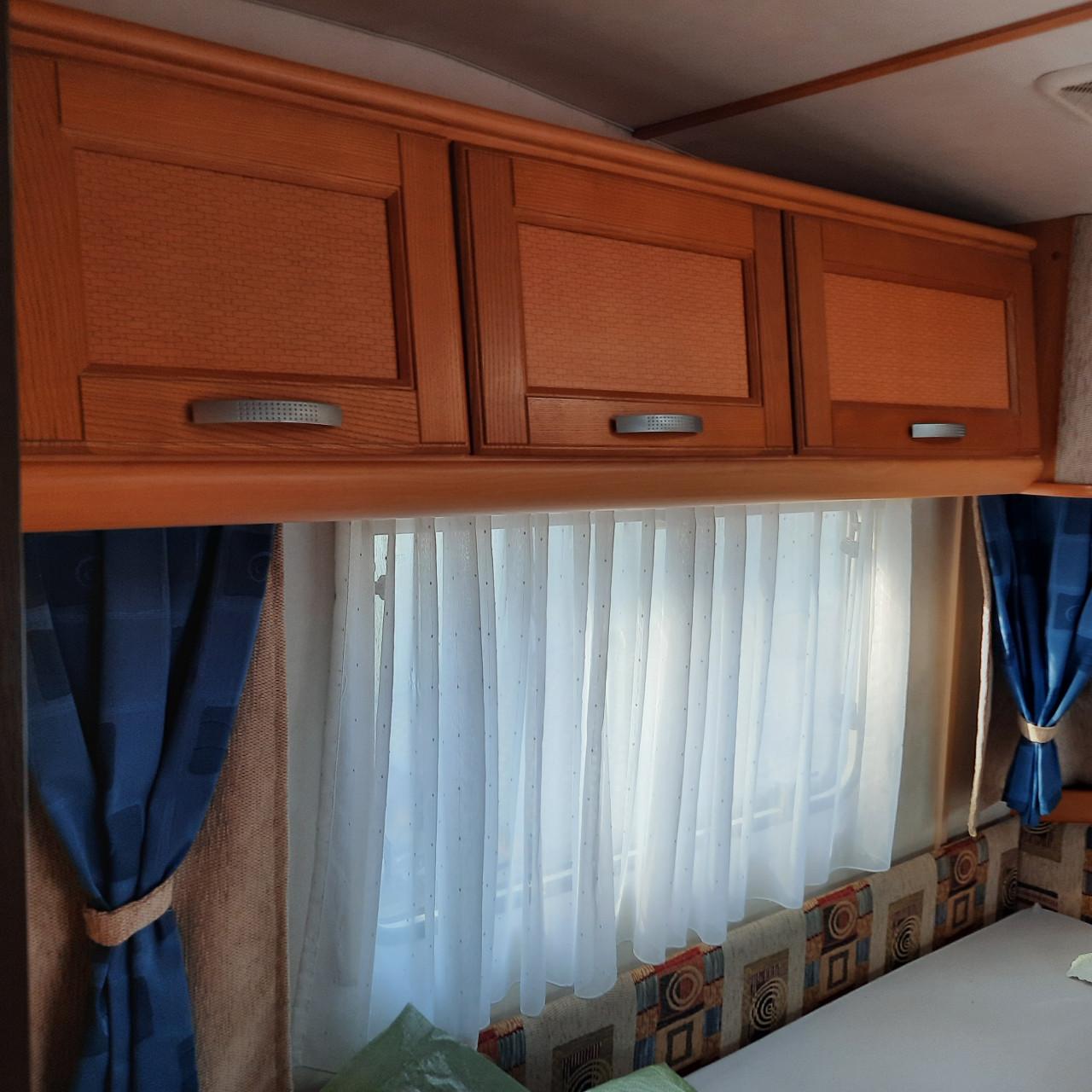 LMC 560 Dominant met voortent en mover (lengtebedden)