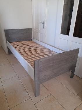 Stevig 1 persoons bed 90 x 200 (in goede nette staat )