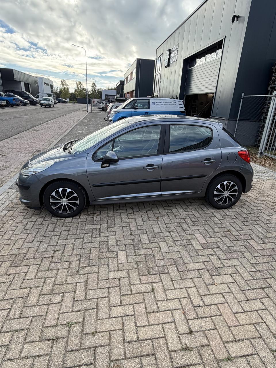 Peugeot 207 zuinige 1.4 VTI 5DRS 2008 met 160000KM Jaar APK