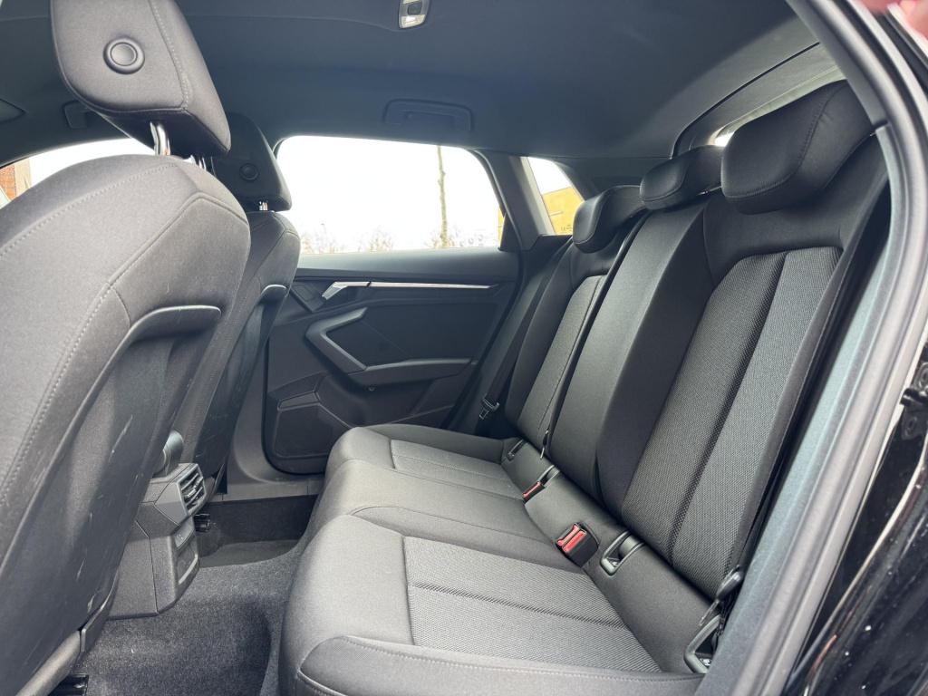 Audi A3 sportback 30 tfsi pro line nl-auto, trekhaak afneembaar!