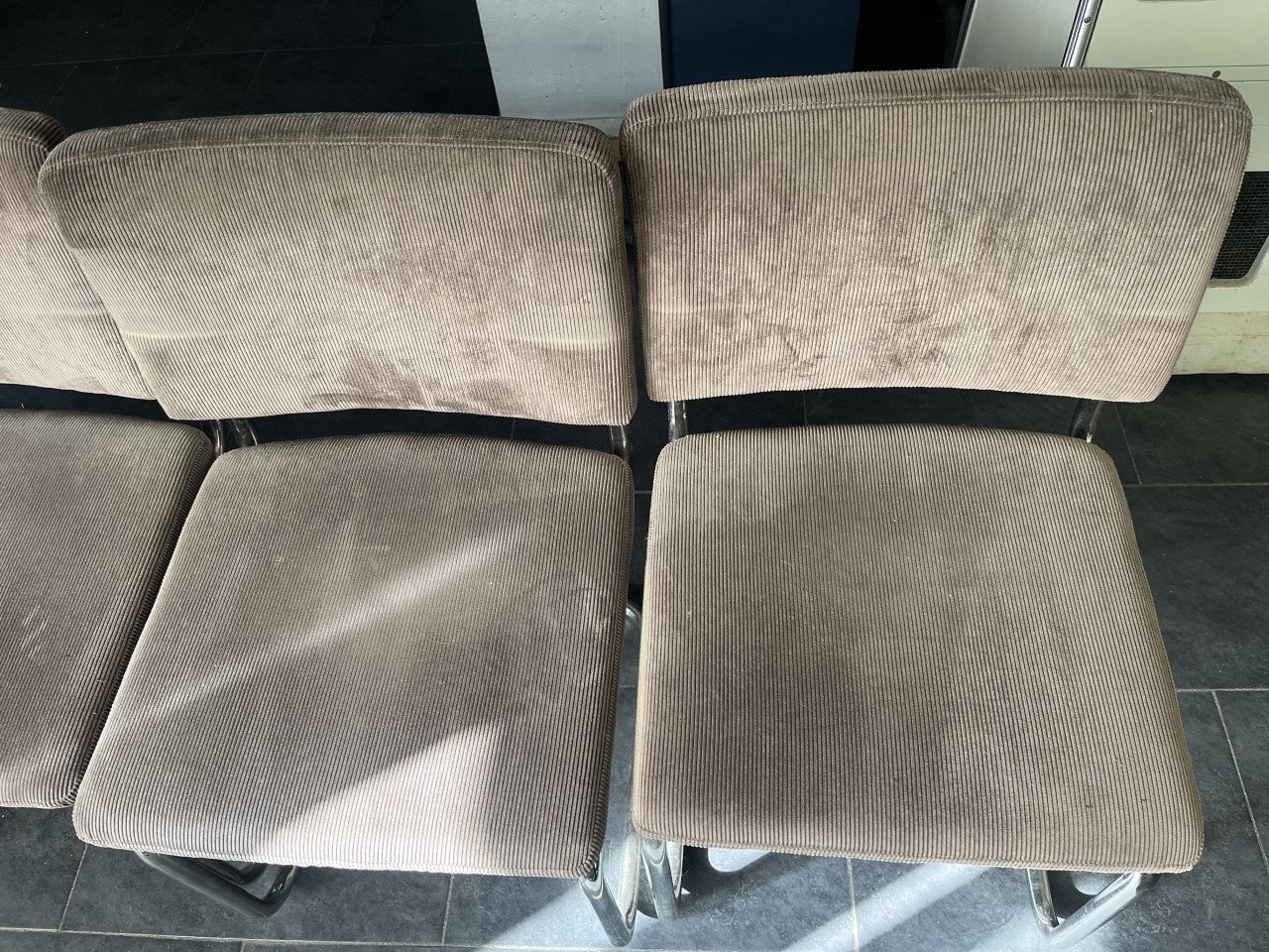 TEAB 4 eettafel stoelen