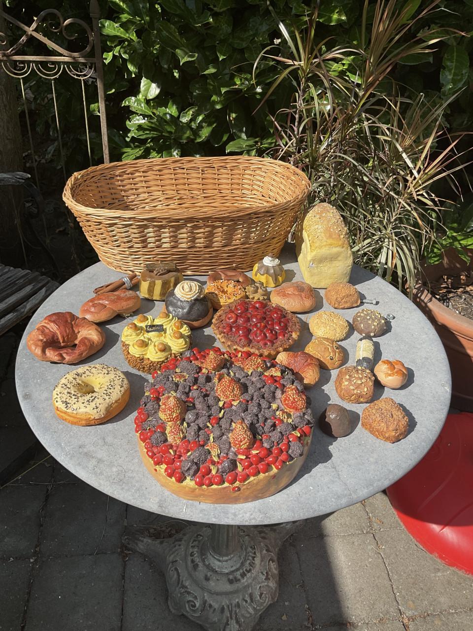 Etalage gebak enz. uit bakkerij