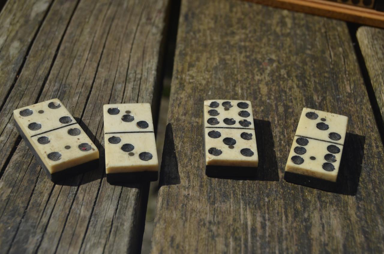 Vintage domino been en ebbenhout dubbel 9 Homas