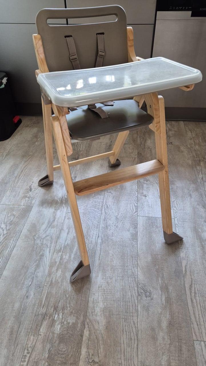 Houten kinderstoel