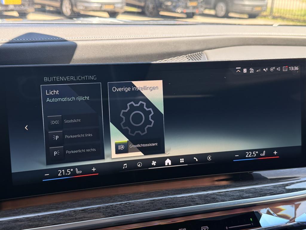 BMW 7 Serie 750e xdrive | bowers & wilkins | 360 | skylounge | leder | trek