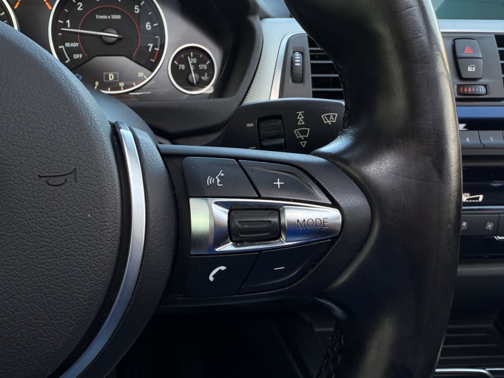 BMW 3-serie 320i m-sport | 360 camera | head-up | leder | schuif / kantel d