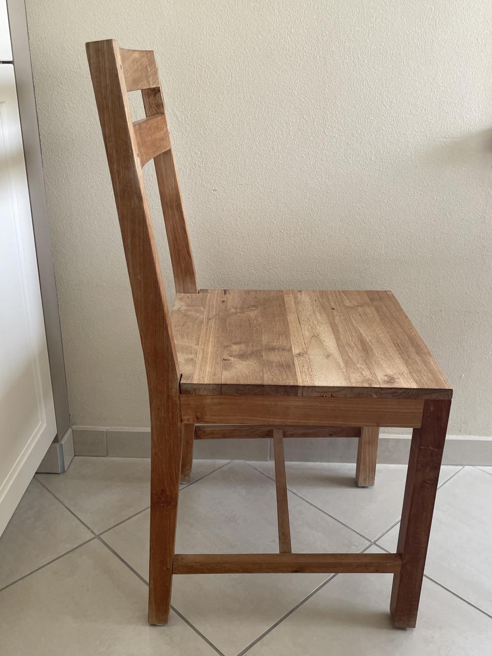 Te Koop: Teakhouten Eettafel en 4 stoelen.