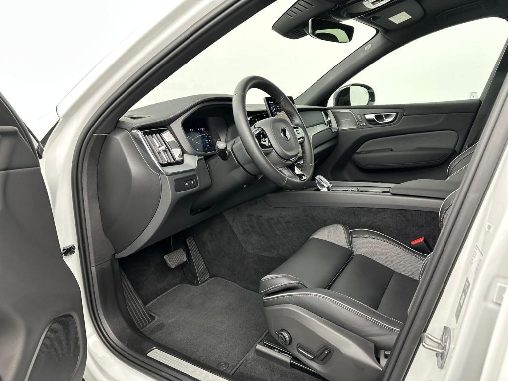 Volvo XC60 t6 398pk recharge ultra black edition| luchtvering| pano| 360cam