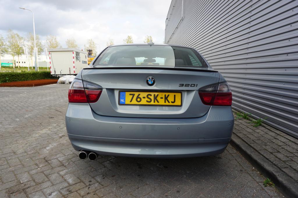 BMW 3-serie 320i executive airco / cruise / parkeers. / elektr. ramen / lm 