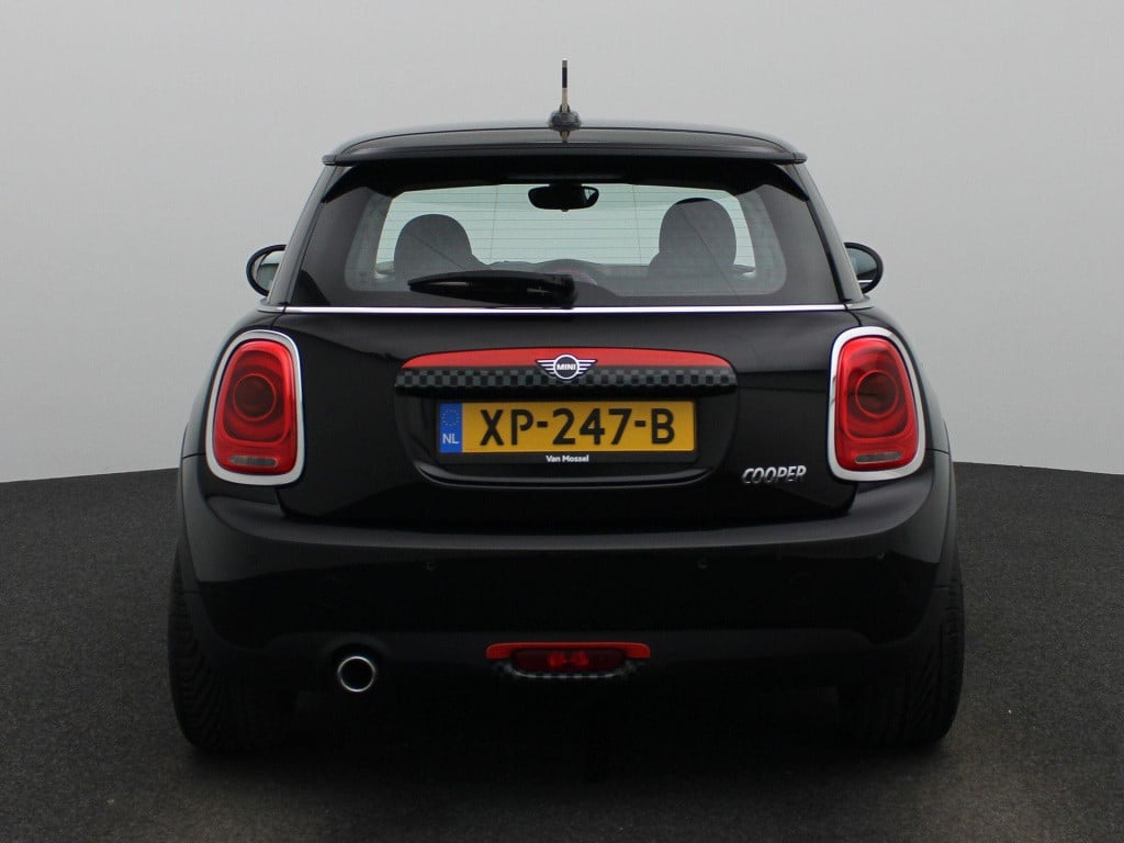 Mini Cooper mini 1.5 | lmv | parkeer sensoren | navigatie | airco | cruise 