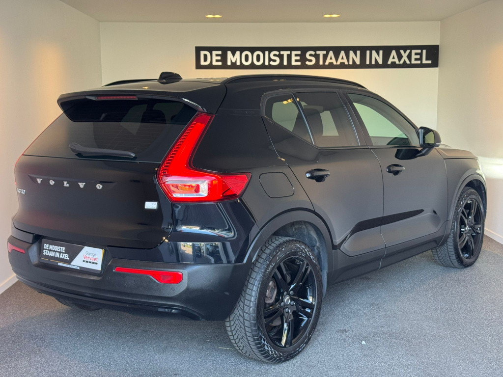 Volvo XC40 1.5 t4 recharge r-design black edition