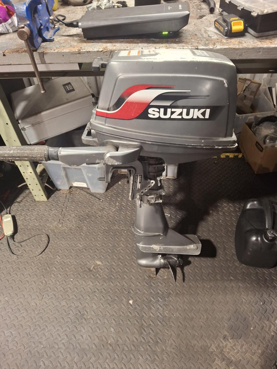 Suzuki 8 pk buitenboordmotor kortstaart in goede staat