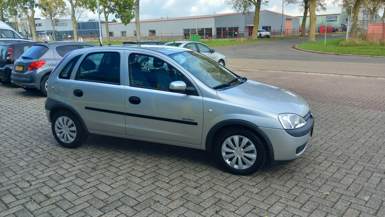 Opel Corsa C 1.2 16V Automaat !!!! 5drs bj:2002 97.000km i.z.g.st