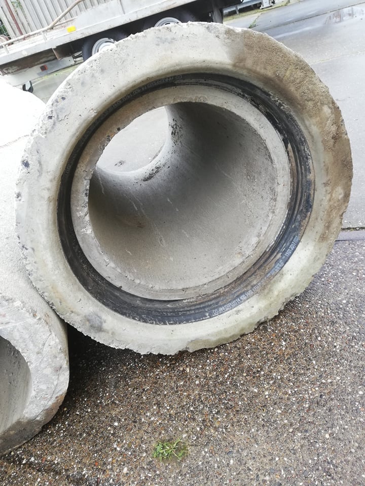 Zwaailichtbalk, trekhaken, gasfles kantelbaar neuswiel enz