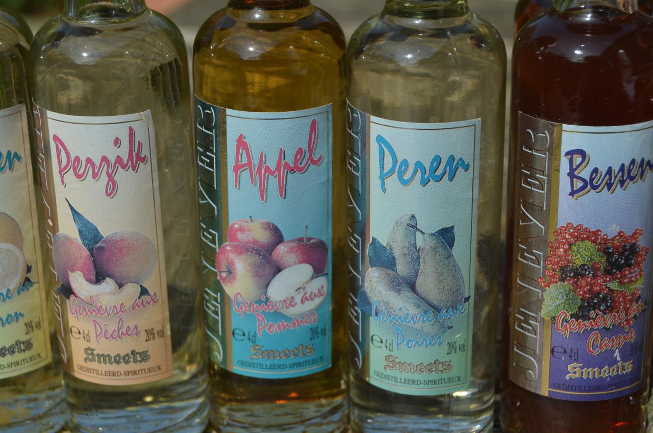 Diverse miniatuur flesjes meest Belgische jenever (2)