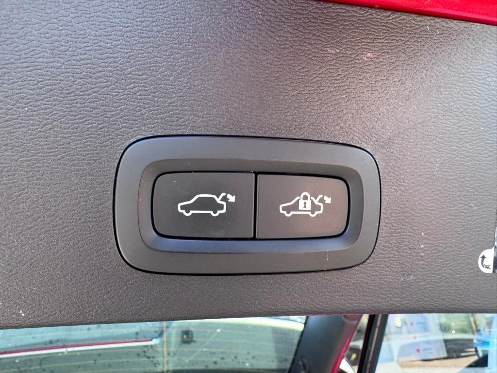 Volvo XC40 1.5 t5 recharge r-design