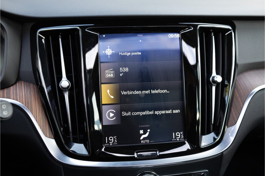 Volvo V60 2.0 t6 recharge awd business pro ✅pano✅acc✅leder