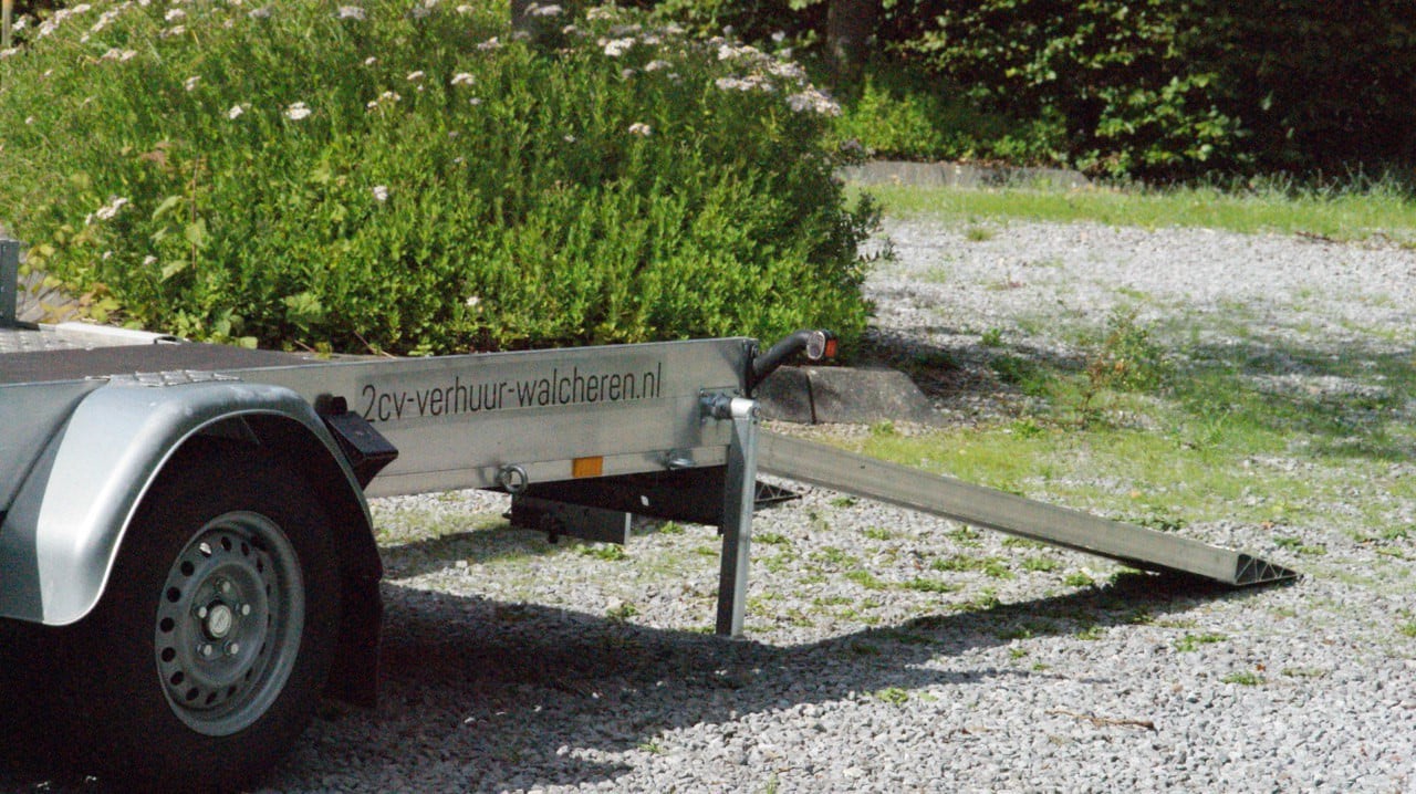 Zelf je auto vervoeren? Huur onze Anssems AMT 1300kg Eco!