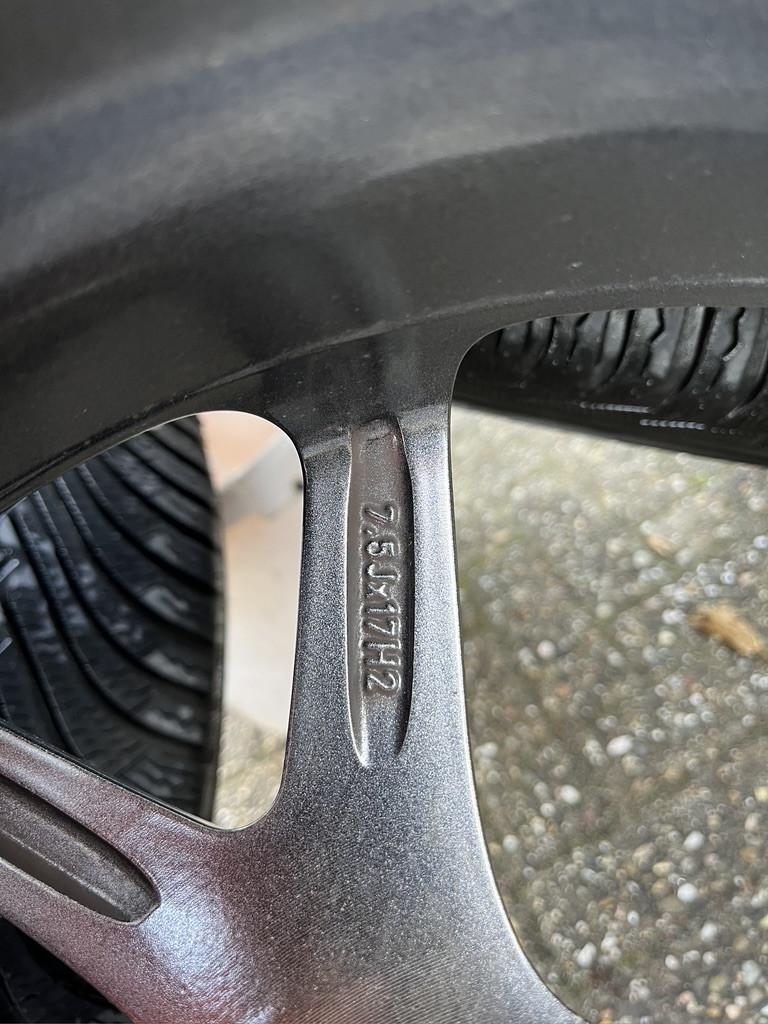 Vier BBS SR025 velgen met wielmoeren en met Michelin Alpine5 winterbanden