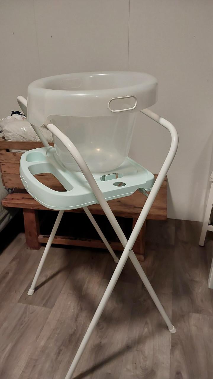 Bébéjou badstandaard 103cm incl. Bad, tummy tub en universeel badzitje.