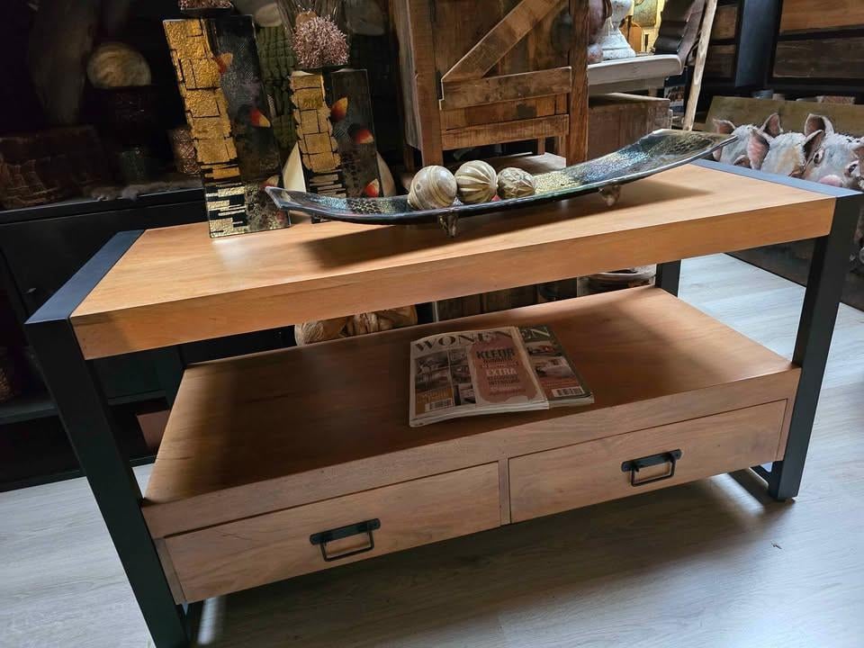 NACHTKASTJES,TAFELS, STOELEN,BANKEN, SIDETABLES, OLD WOOD ITEMS 3Z FACTORY