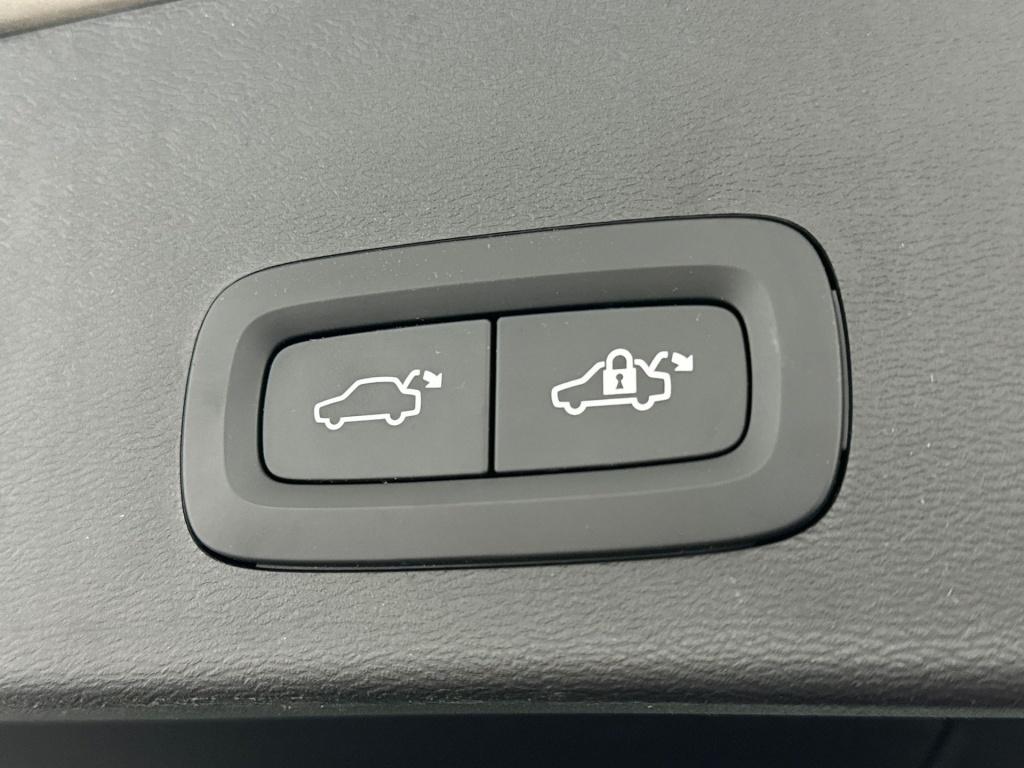 Volvo XC40 t4 211pk recharge r-design| adap.cruise| pano| camera| stoel