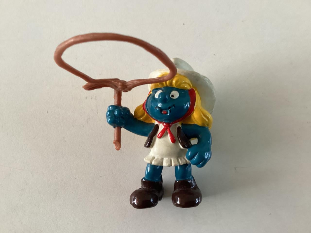 Verschillende Smurfen.    Merk: Schleich.  Peyo.    Rubber.   +/- 5 cm hoog