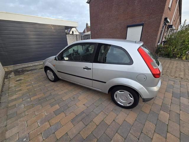 Ford Fiësta 1.25 16V 3DR 2004 Grijs