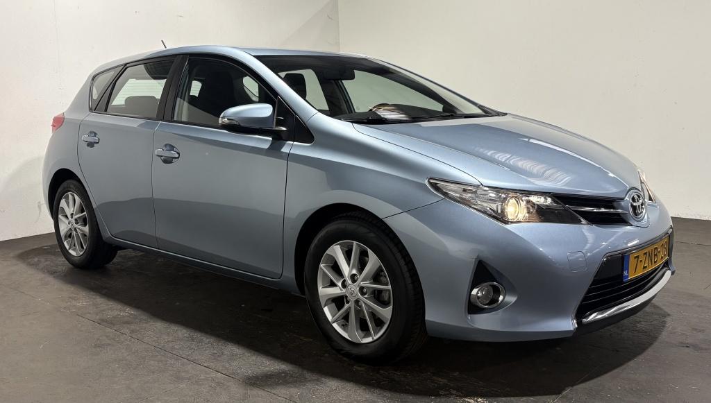Toyota Auris 1.6 now | lage km-stand |