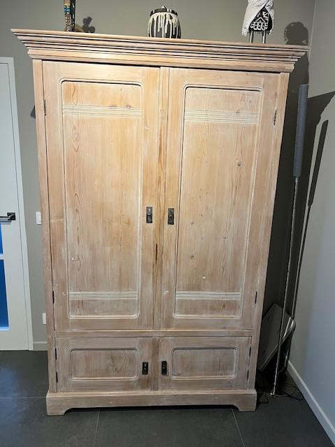 Mooie Whitewashed grenen kast