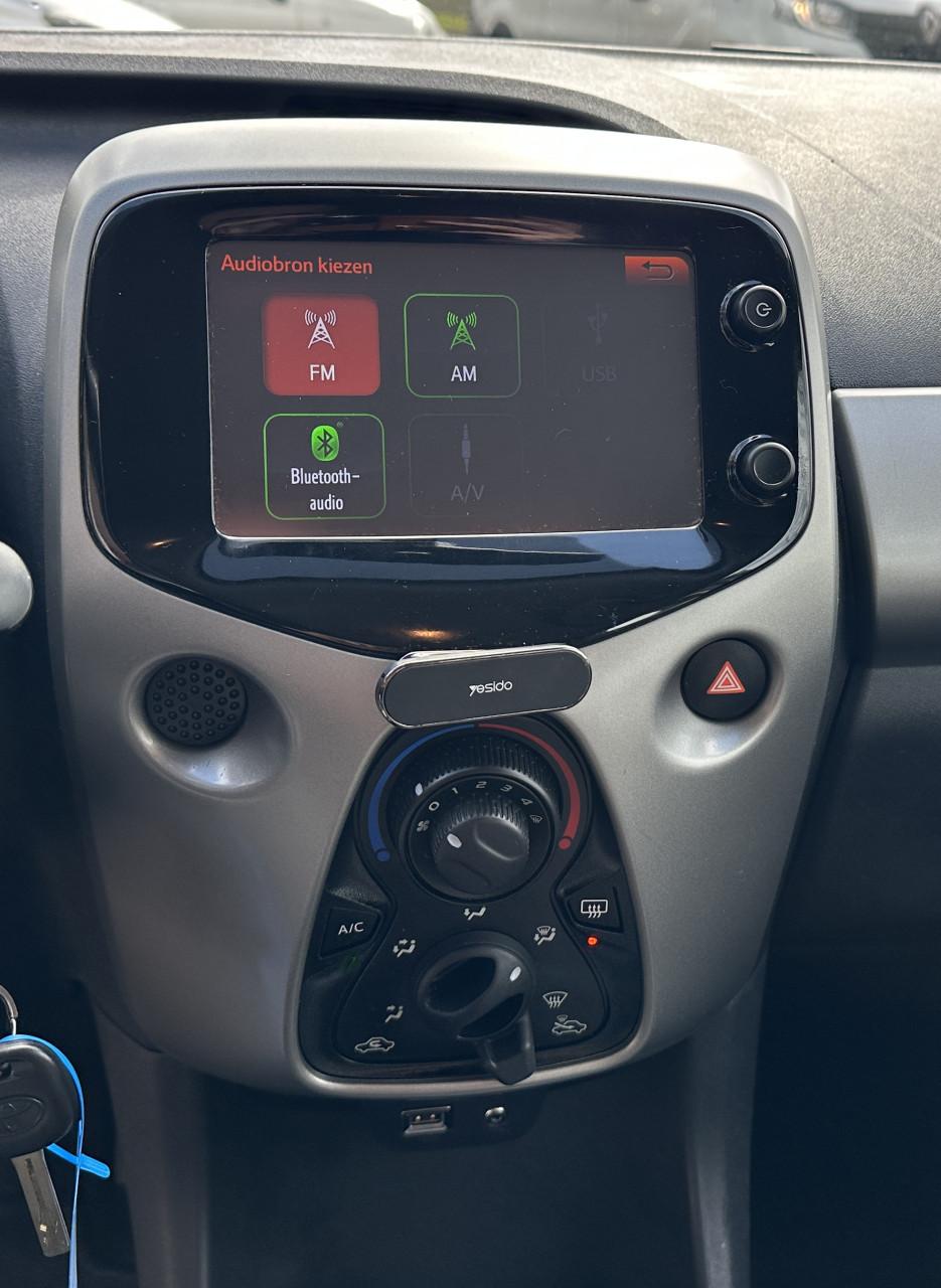 TOYOTA AYGO 1.0 VVT-i x-play | Airco | 3 maanden garantie | Vol jaar APK