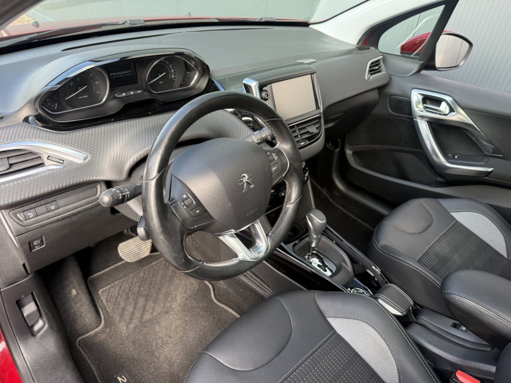 Peugeot 2008 1.2i automaat puretech allure 5-drs