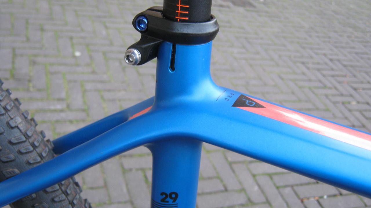 TE KOOP CUBE REACTION  29 ER CARBON  ROND 200 KM OP GEFIETST VOOR 500 EURO