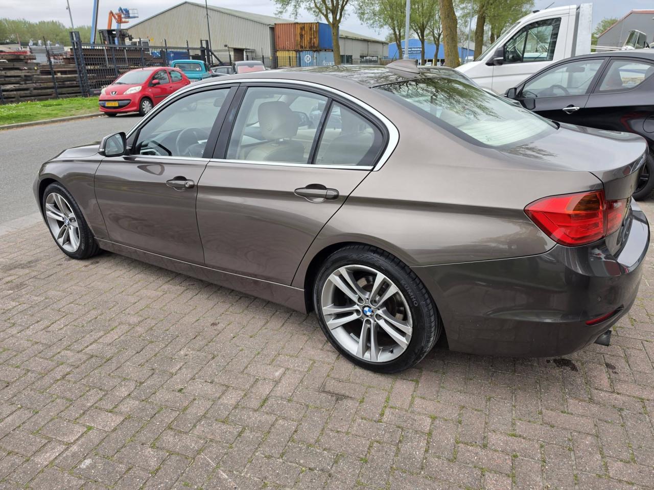 Te Koop: BMW 320i F30 – Luxe & Sportief!