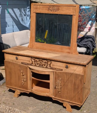 Houten dressoir met spiegel